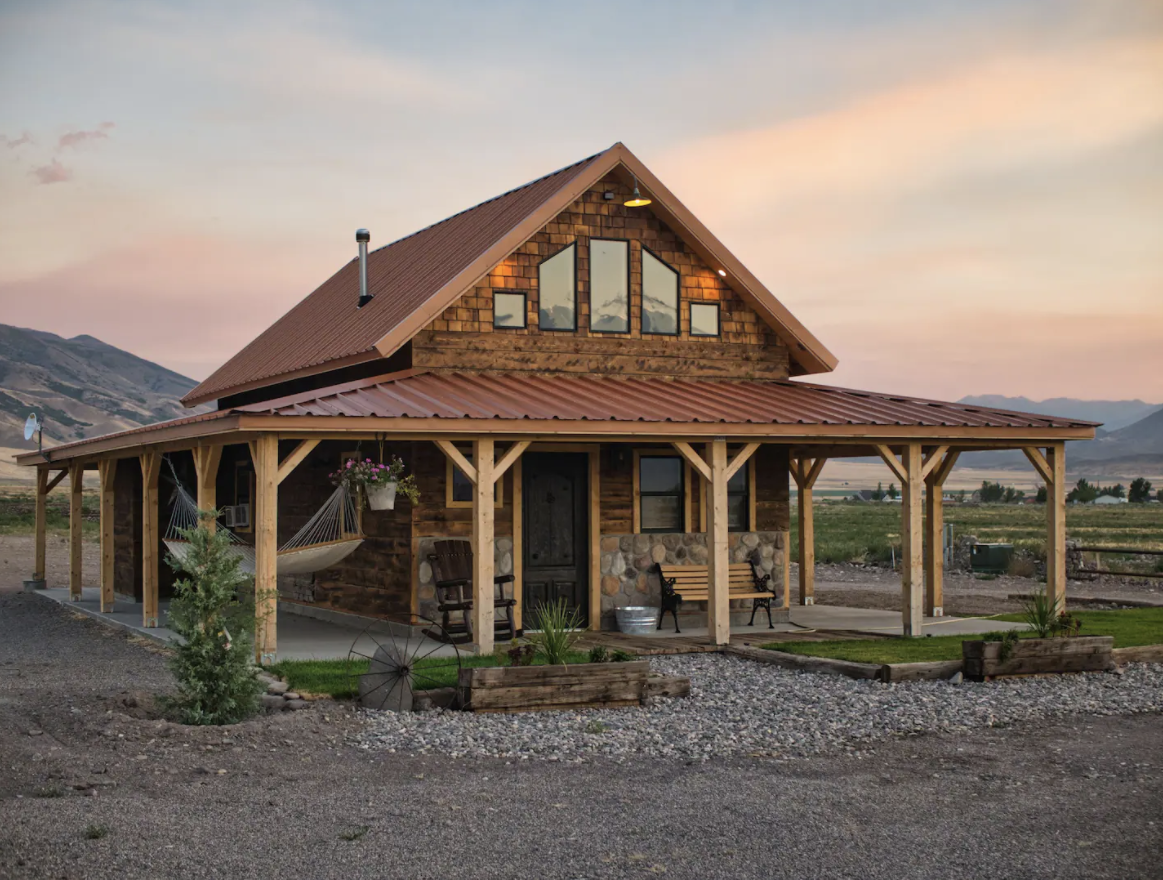 Planning An Airbnb Elopement + The Most Beautiful Western US Airbnbs