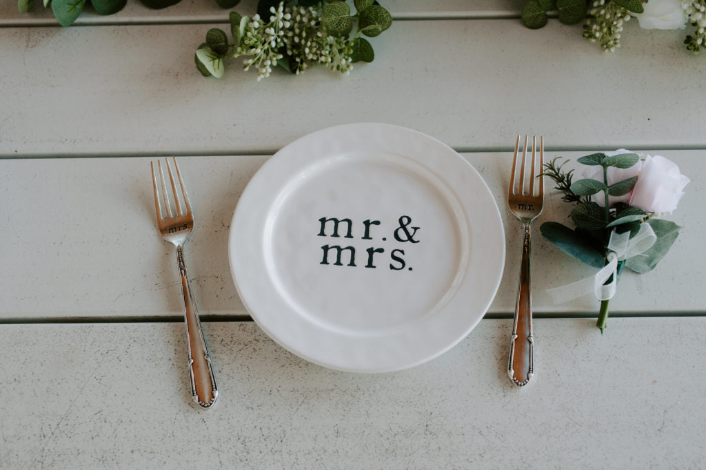 Mr and Mrs plate to be used for when the newly wed couple cutes their cake during their intimate Florida wedding